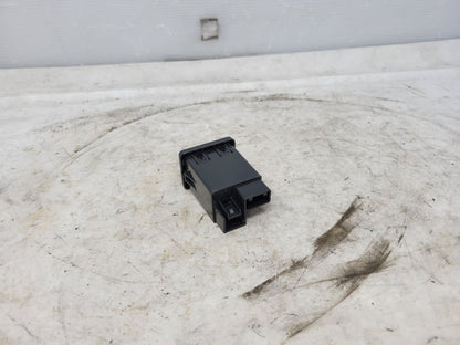 2018 CAMARO MEMORY CARD RECEPTACLE READER 29937 - image 11