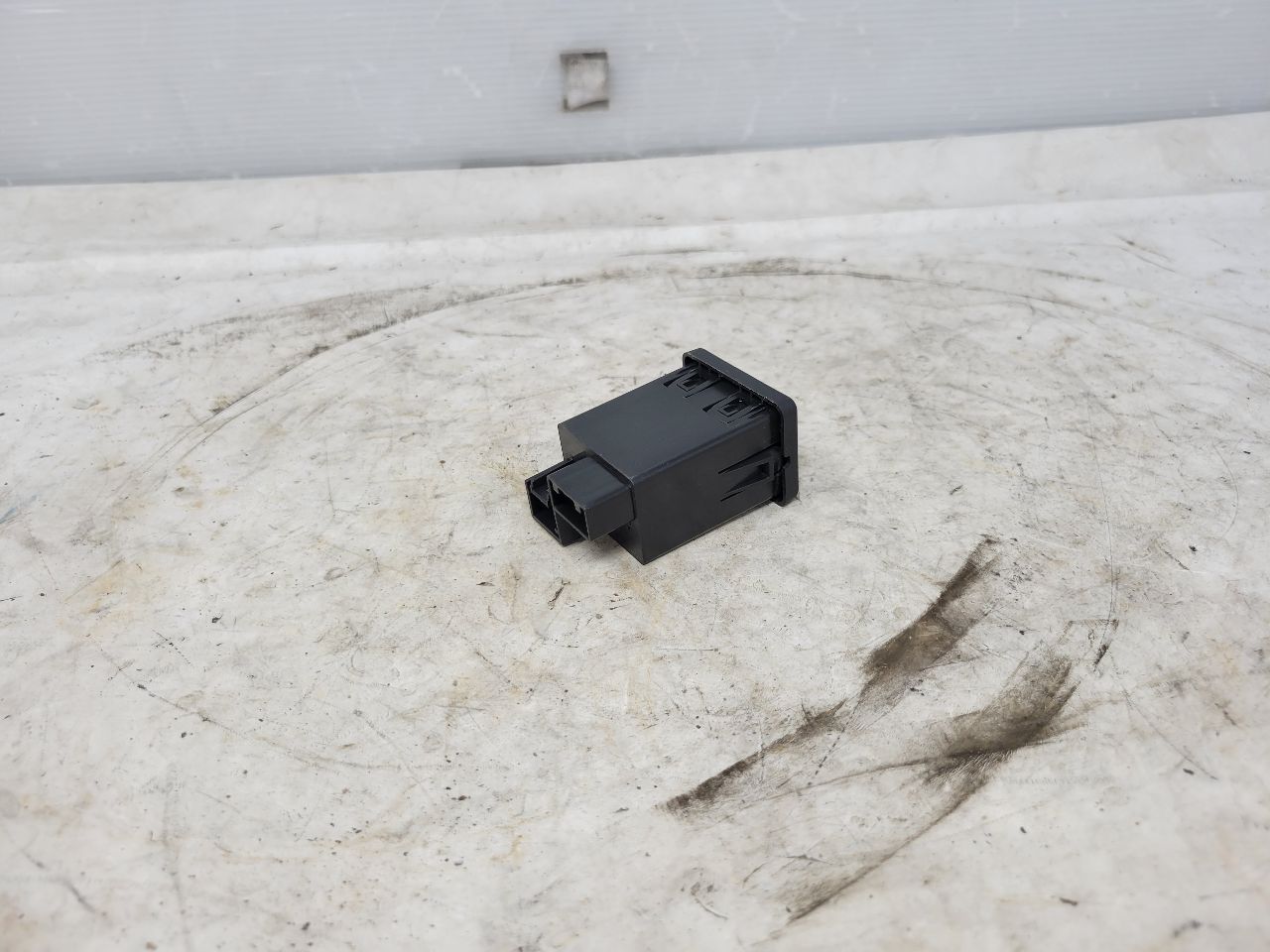2018 CAMARO MEMORY CARD RECEPTACLE READER 29937 - image 12