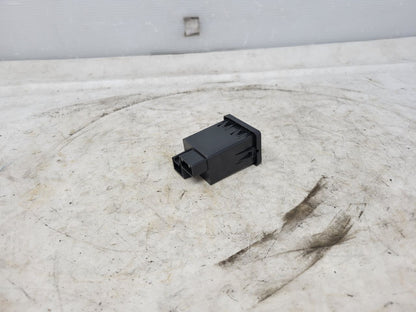 2018 CAMARO MEMORY CARD RECEPTACLE READER 29937 - image 12