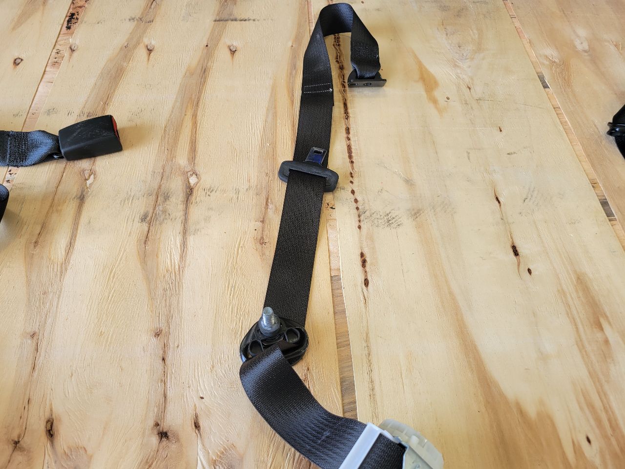 2023 SIERRA150 REAR SEAT BELTS RETRACTORS SET OF 3 30029 - image 12