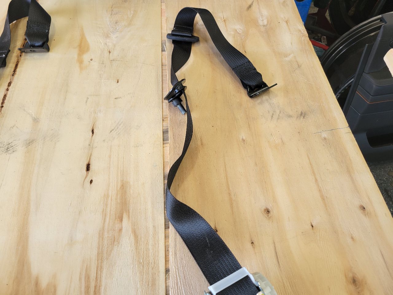 2023 SIERRA150 REAR SEAT BELTS RETRACTORS SET OF 3 30029 - image 16