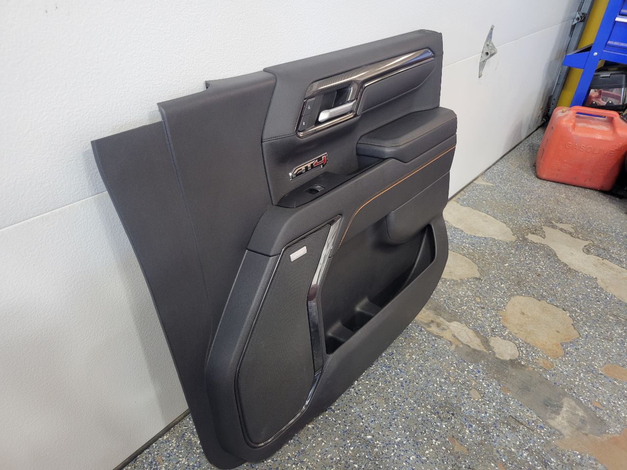 2023 SIERRA150 FRONT RH DOOR PANEL TRIM AT4X 30040 - image 4
