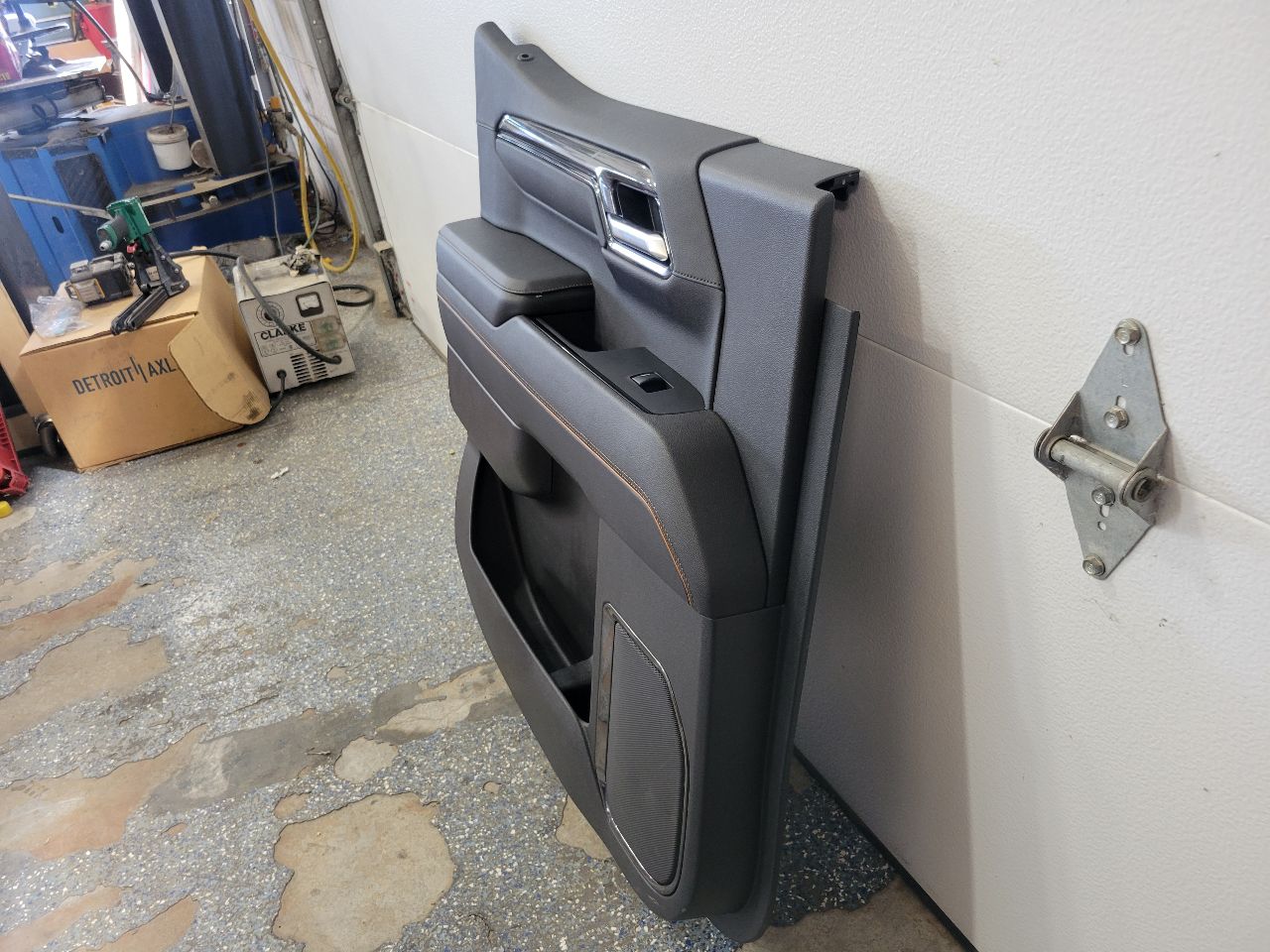 2023 SIERRA150 REAR LH CREWCAB DOOR PANEL TRIM AT4X 30041 - image 3