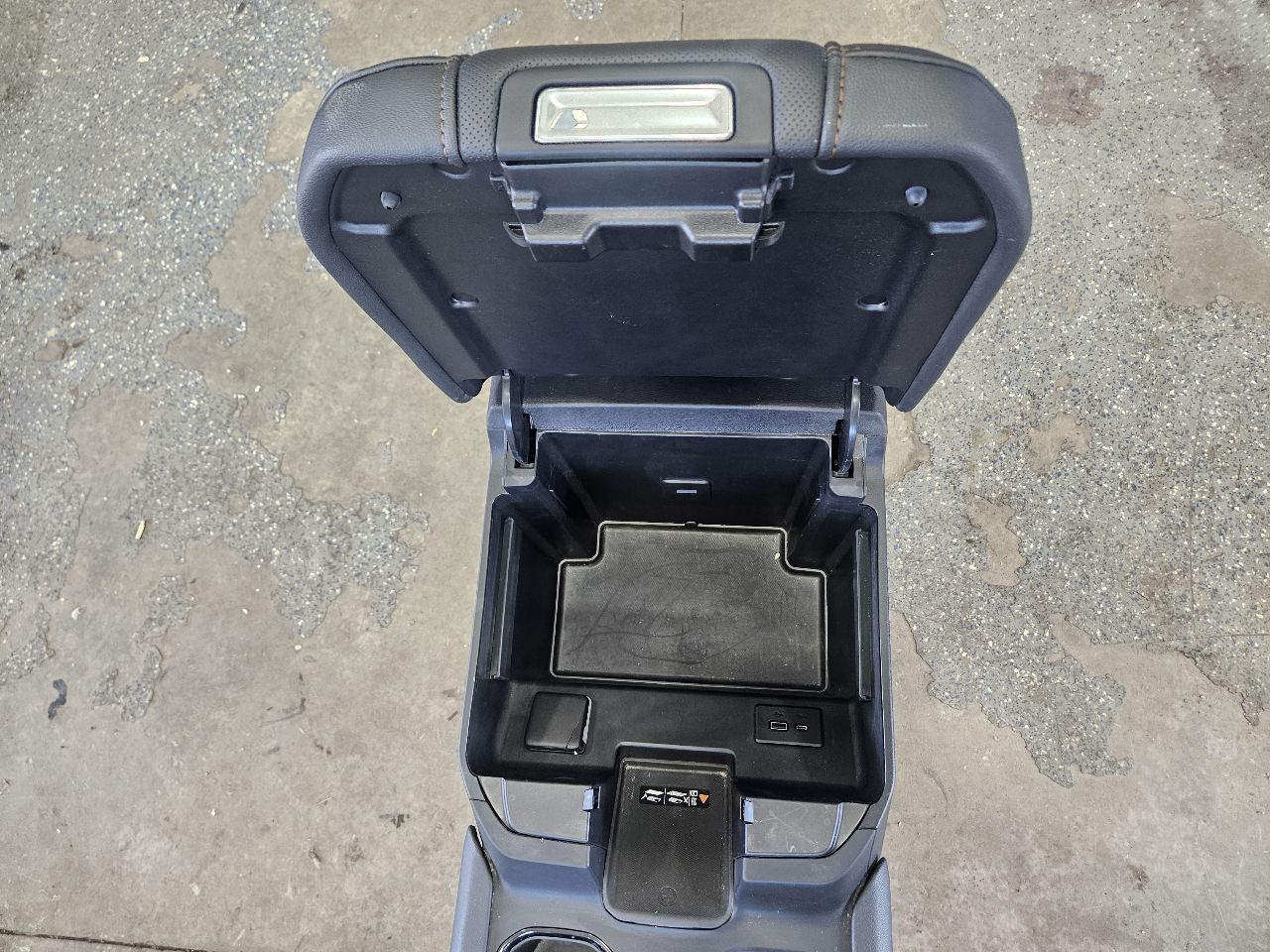 2023 SIERRA150 AT4X CENTER CONSOLE WITH SHIFTER 30043 - image 3