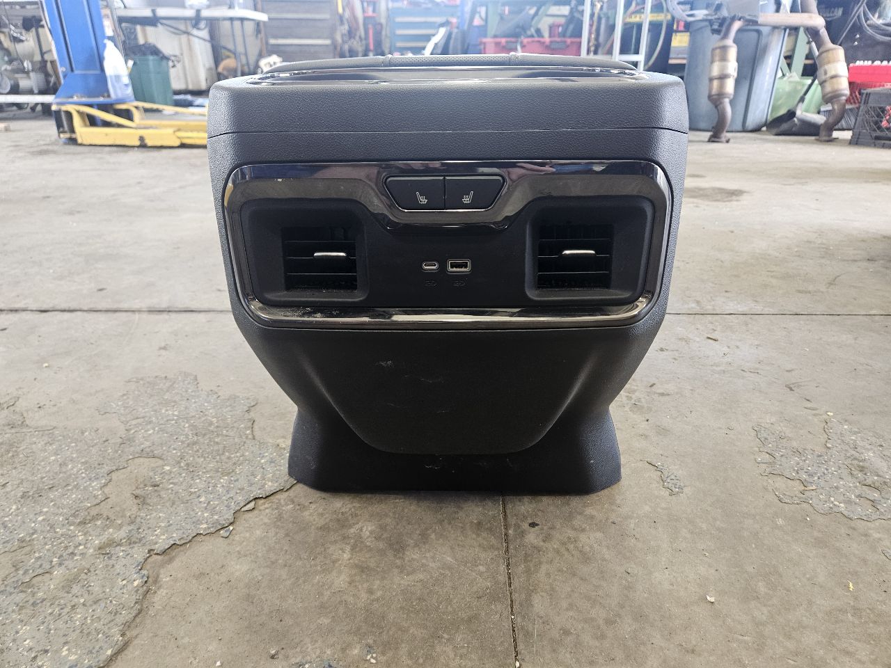2023 SIERRA150 AT4X CENTER CONSOLE WITH SHIFTER 30043 - image 5