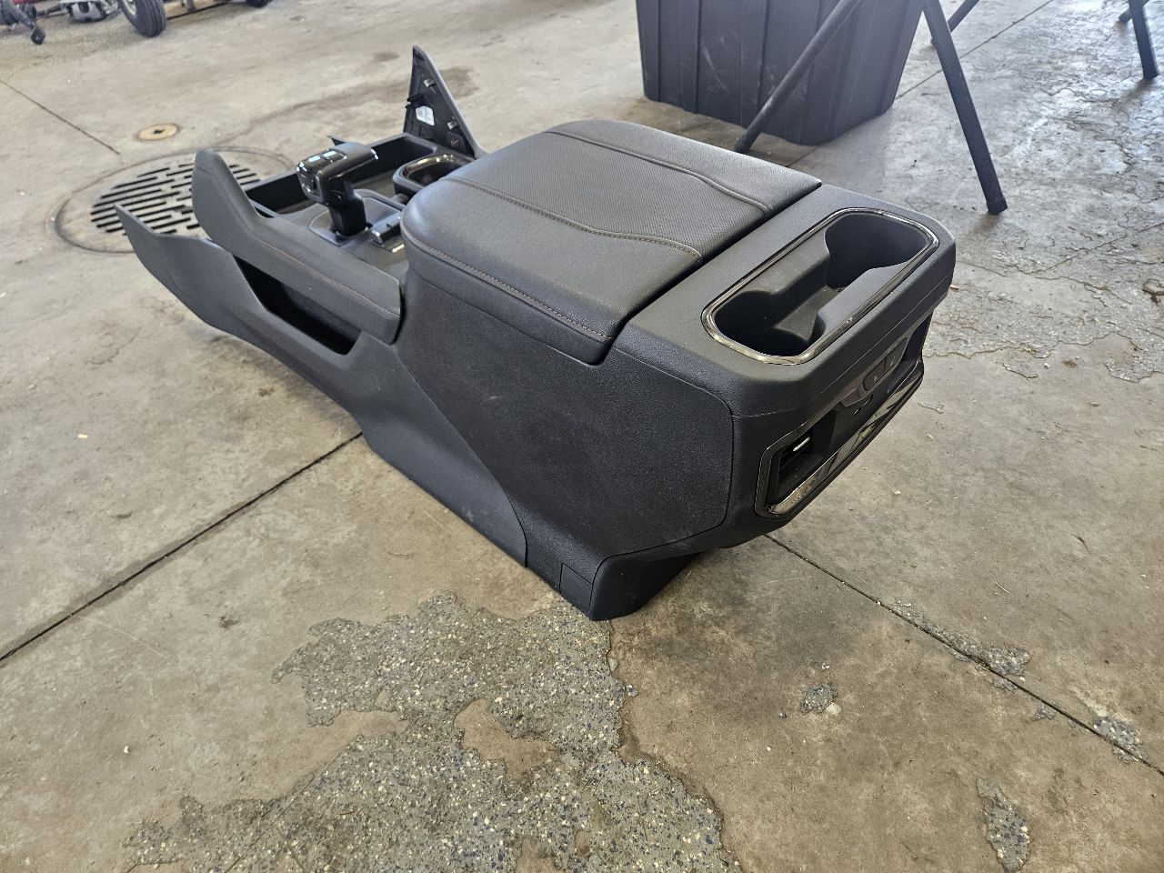2023 SIERRA150 AT4X CENTER CONSOLE WITH SHIFTER 30043 - image 6