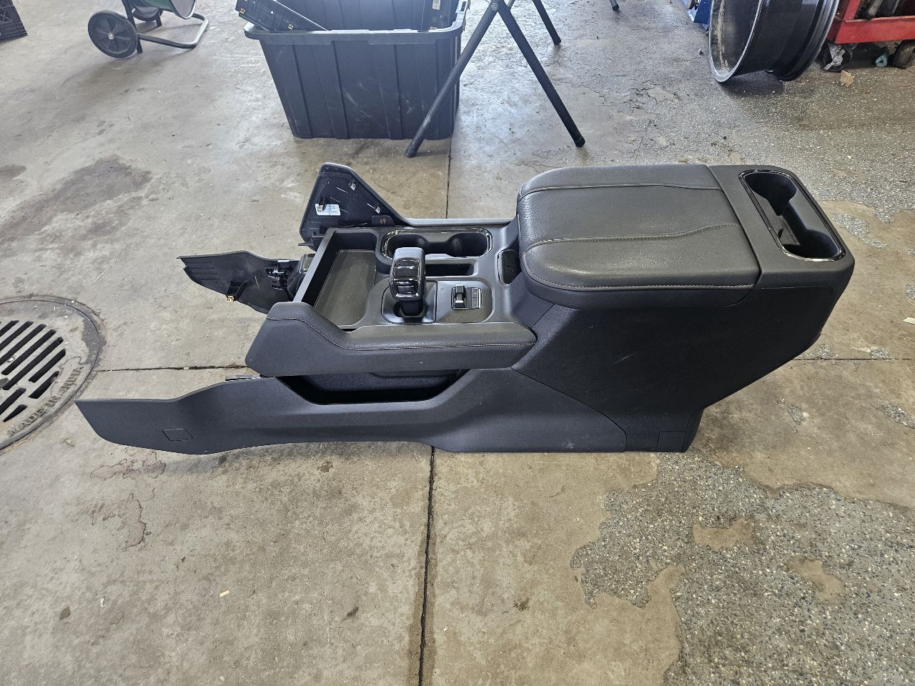 2023 SIERRA150 AT4X CENTER CONSOLE WITH SHIFTER 30043 - image 7