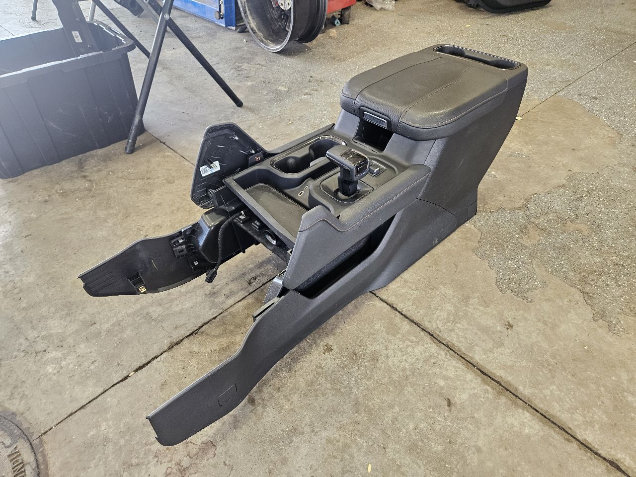 2023 SIERRA150 AT4X CENTER CONSOLE WITH SHIFTER 30043 - image 9