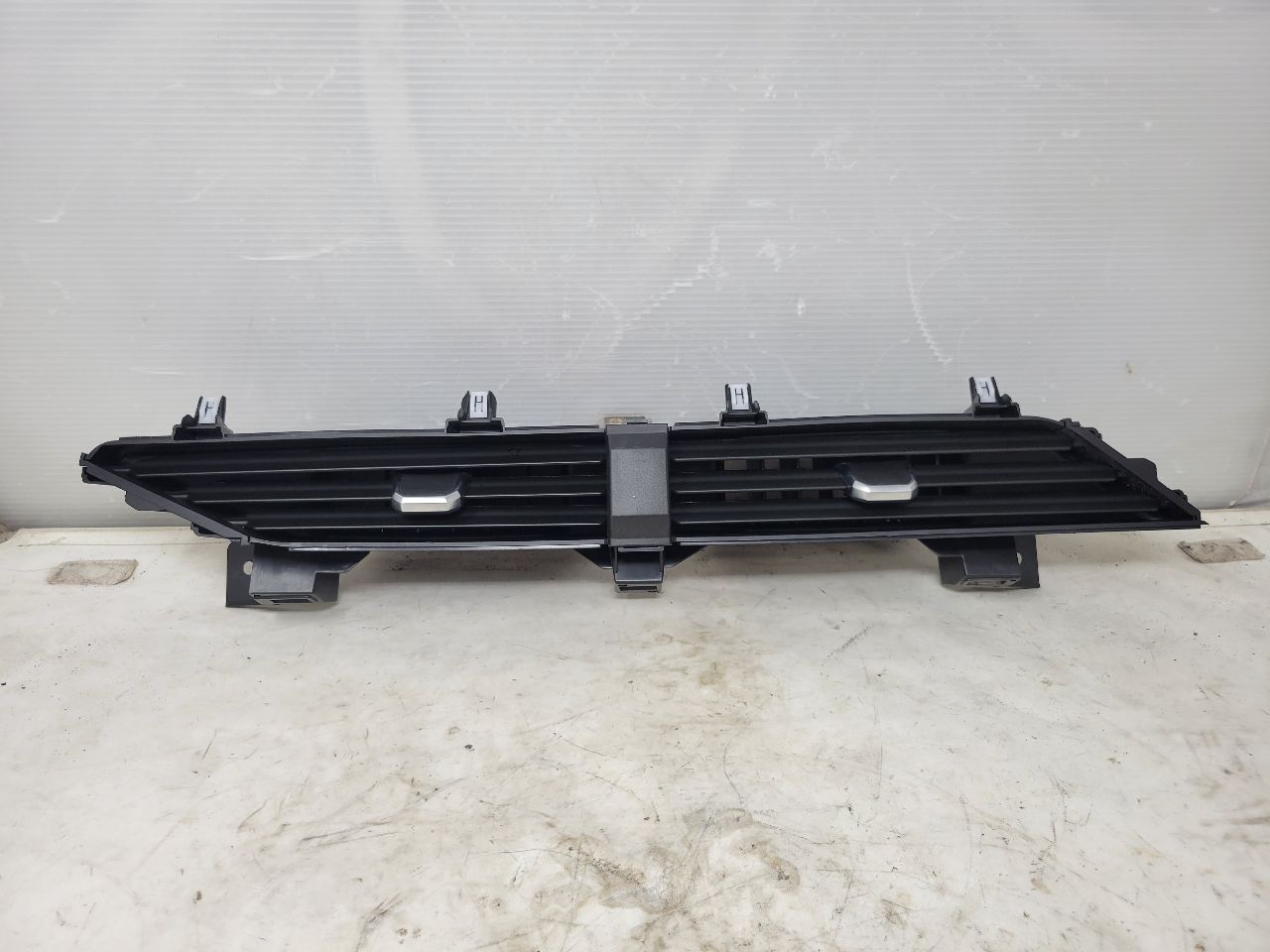 2023 SIERRA150 CENTER DASH VENTS PAIR 84654425 30063 - image 1
