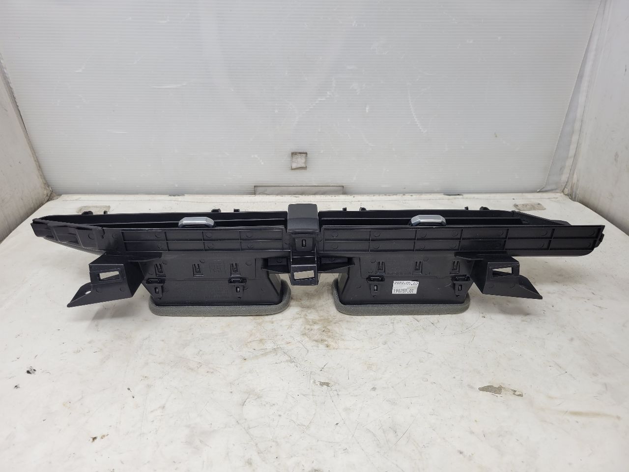 2023 SIERRA150 CENTER DASH VENTS PAIR 84654425 30063 - image 2