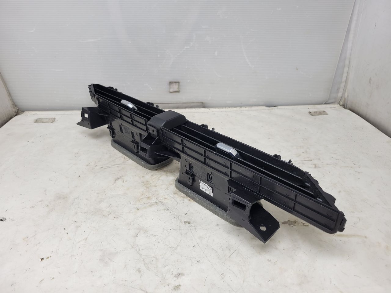2023 SIERRA150 CENTER DASH VENTS PAIR 84654425 30063 - image 3