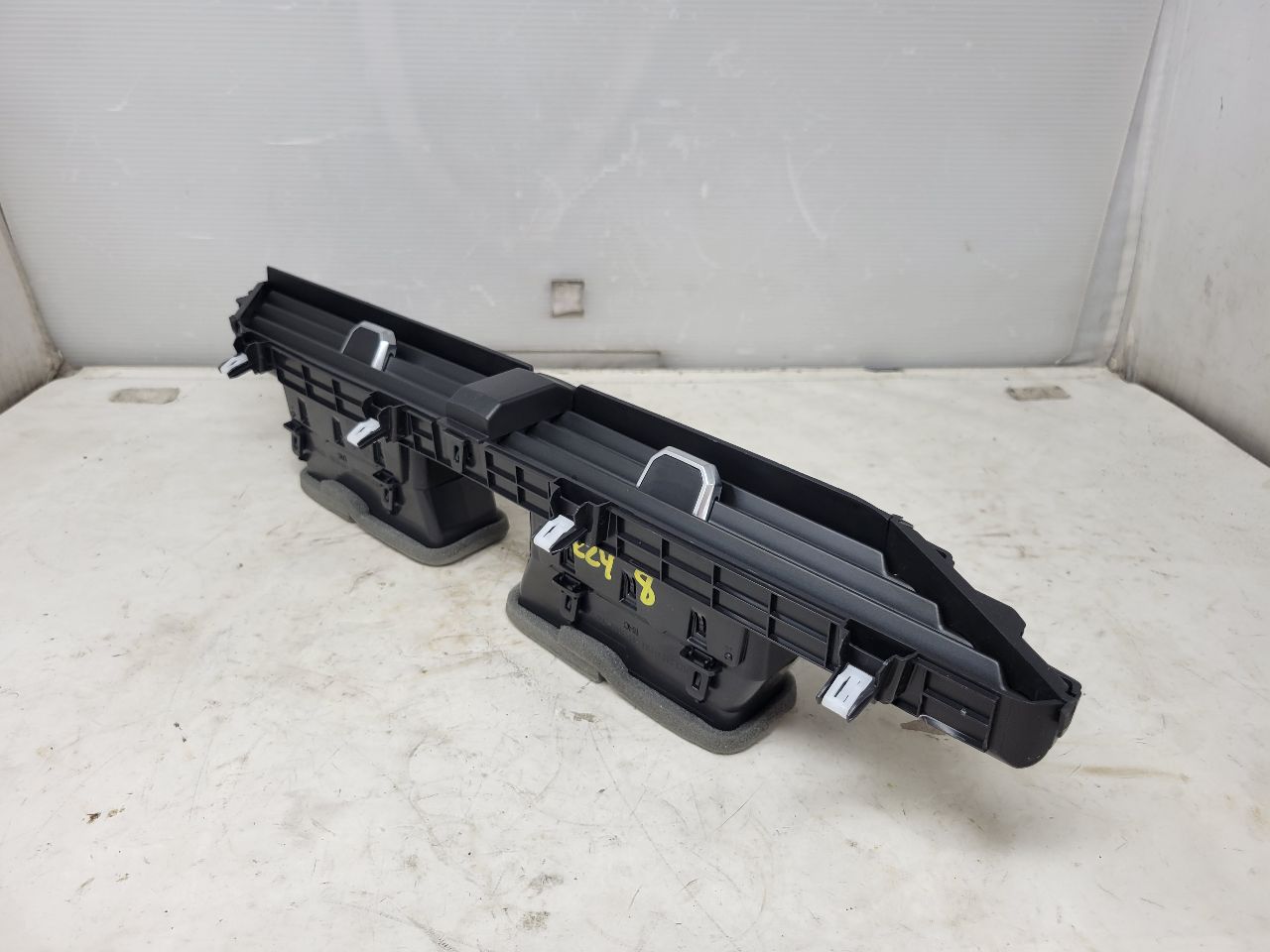 2023 SIERRA150 CENTER DASH VENTS PAIR 84654425 30063 - image 5