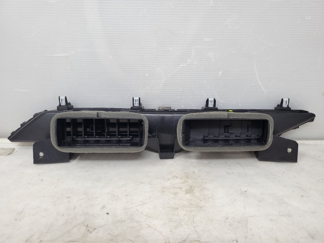 2023 SIERRA150 CENTER DASH VENTS PAIR 84654425 30063 - image 7