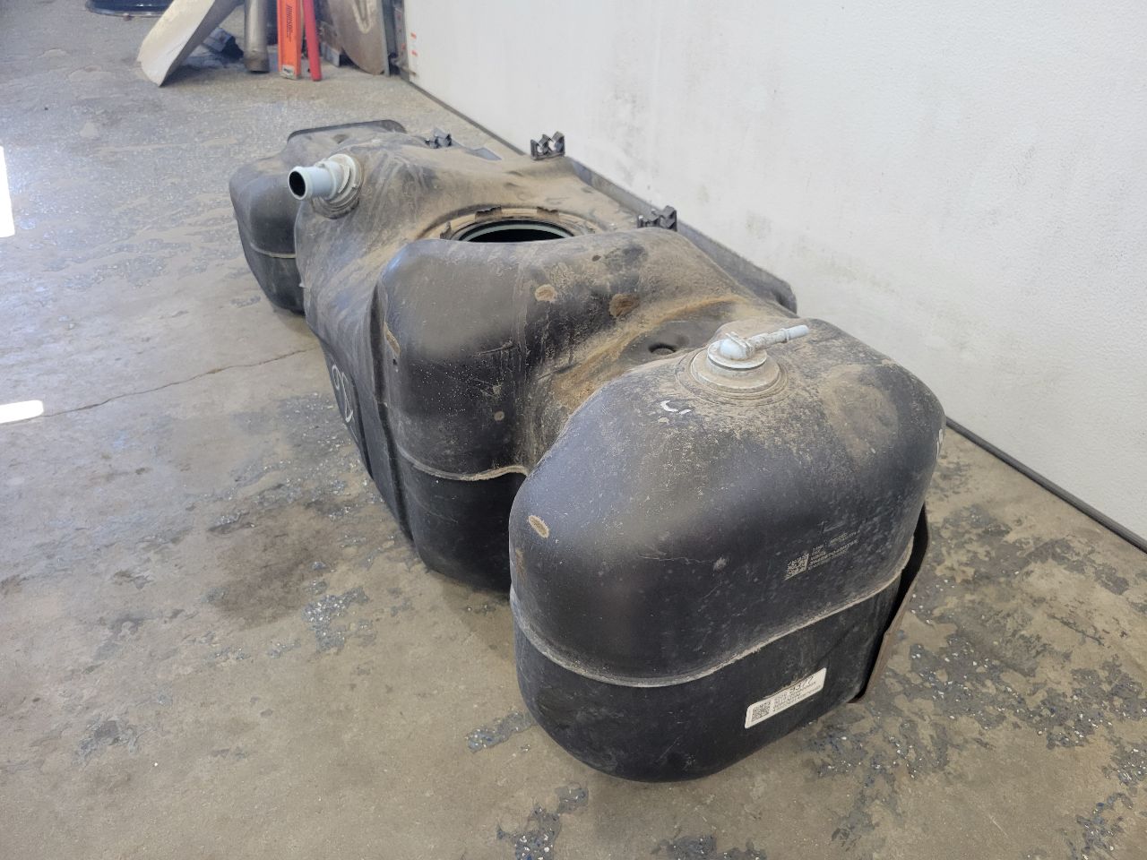 2023 SIERRA150 FUEL TANK CREW CAB 85569377 30081 - image 2