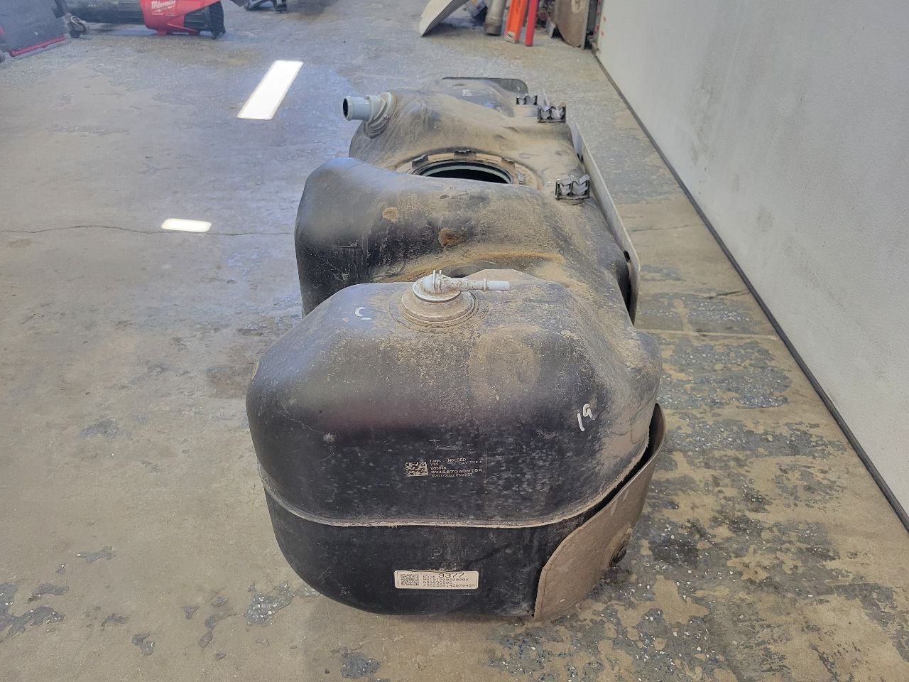 2023 SIERRA150 FUEL TANK CREW CAB 85569377 30081 - image 3