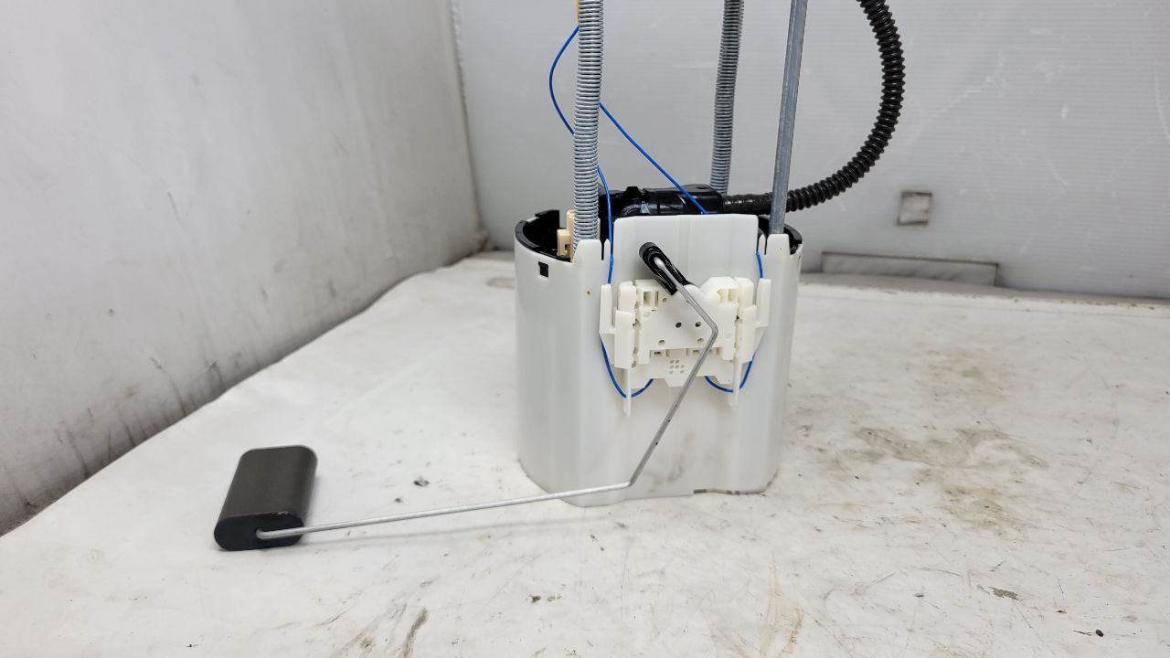 IN TANK FUEL PUMP 5'9" FJW 55K MI 30111 - image 9