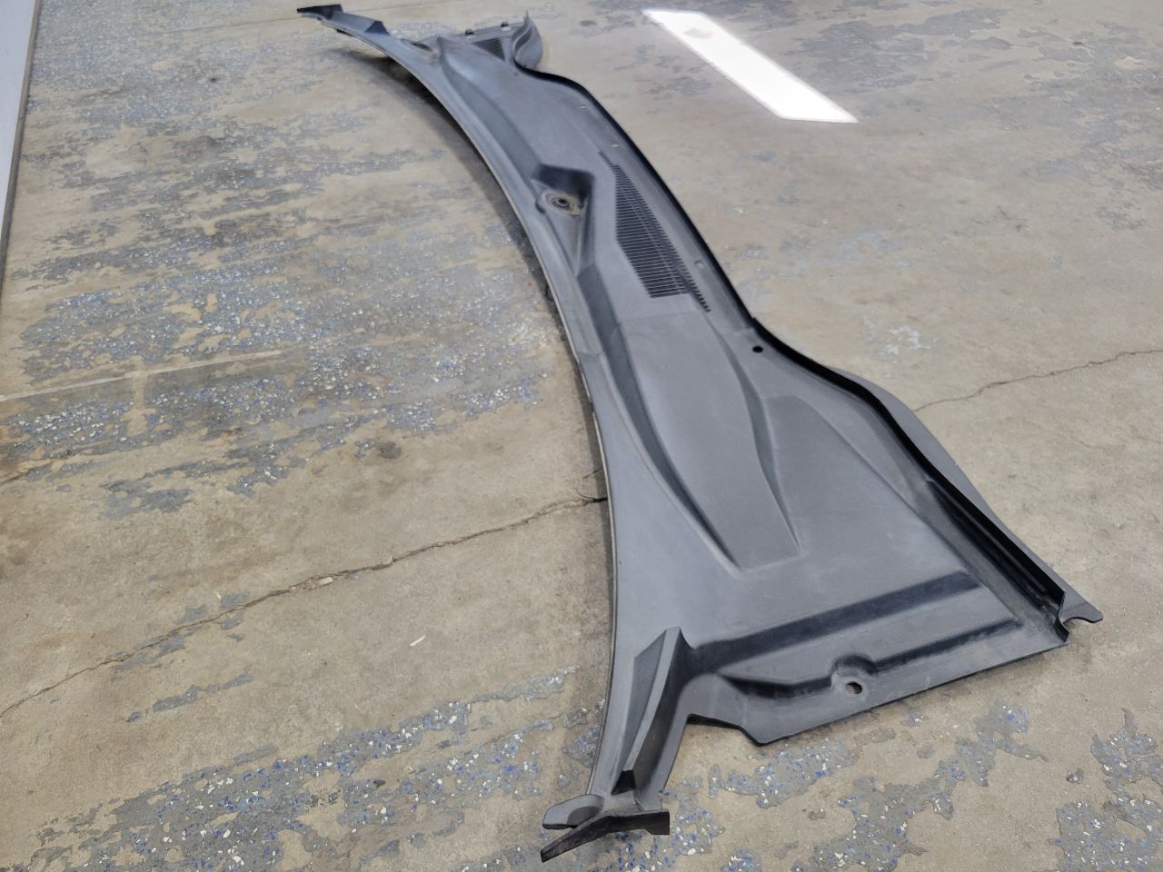 2013 CAMARO WINDSHIELD WIPER COWL TRIM PANEL 30162 - image 5