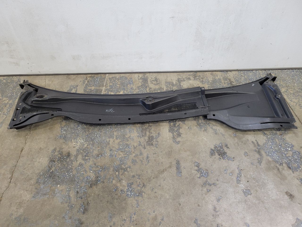 2013 CAMARO WINDSHIELD WIPER COWL TRIM PANEL 30162 - image 7