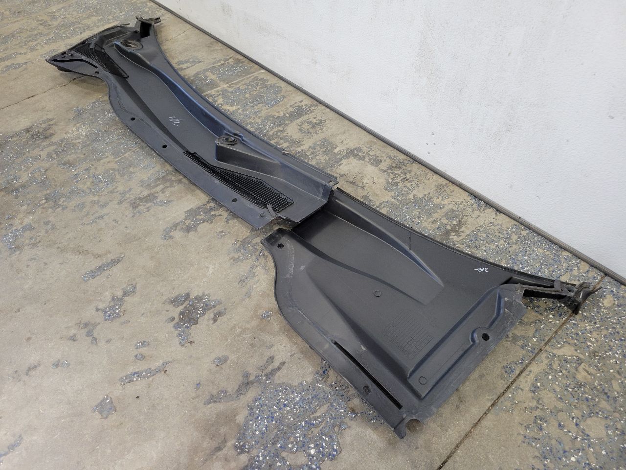 2013 CAMARO WINDSHIELD WIPER COWL TRIM PANEL 30162 - image 8