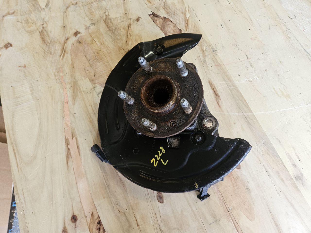 2013 CAMARO LH DRIVER FRONT SPINDLE WITH HUB 30171 - image 1