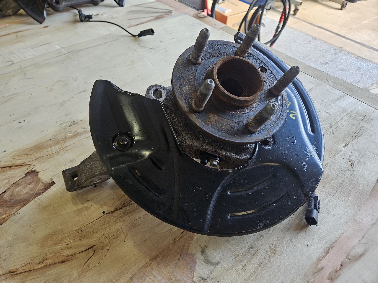 2013 CAMARO LH DRIVER FRONT SPINDLE WITH HUB 30171 - image 4
