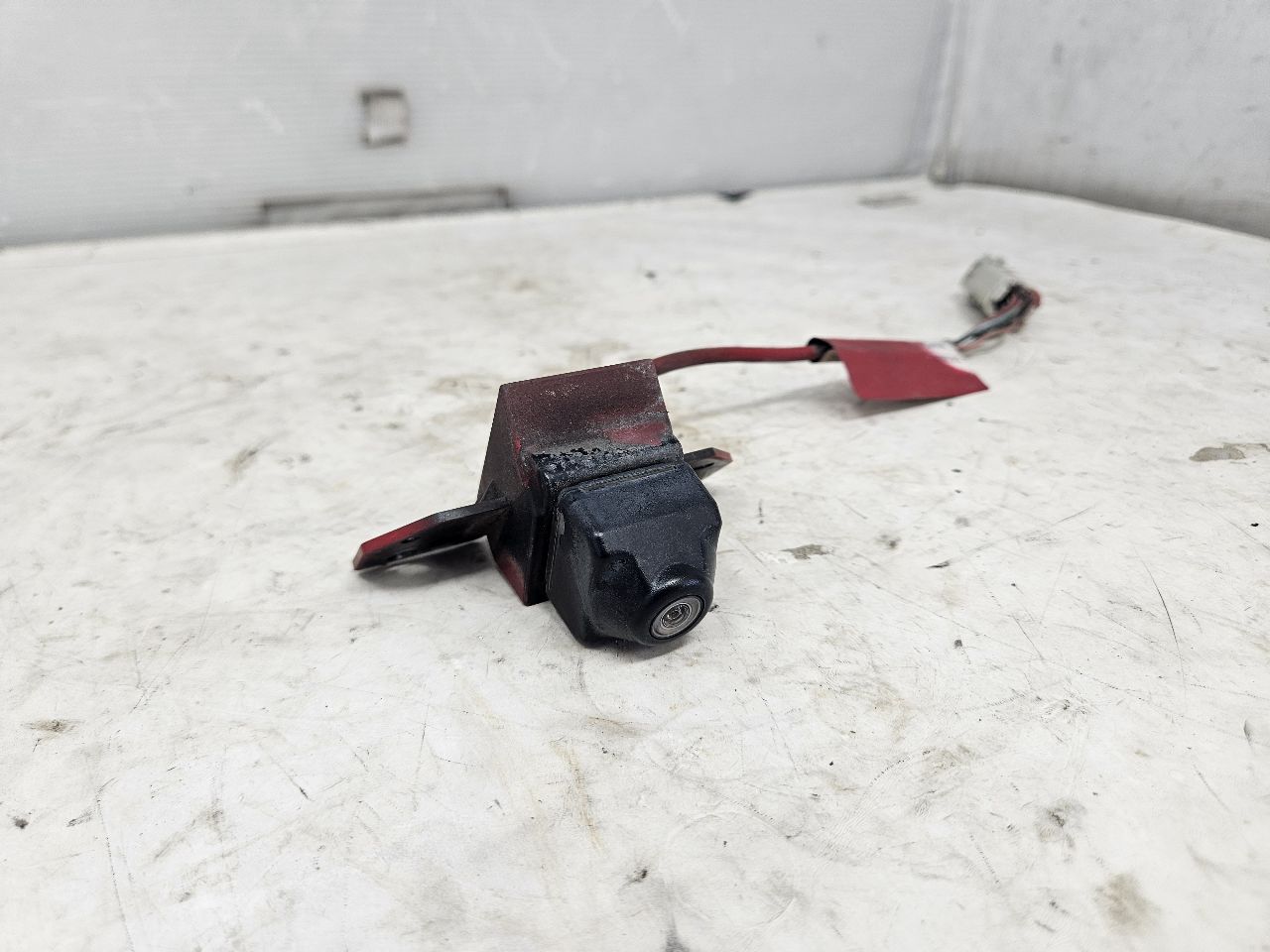 2013 CAMARO OEM REAR VIEW CAMERA 22767362 30194 - image 2