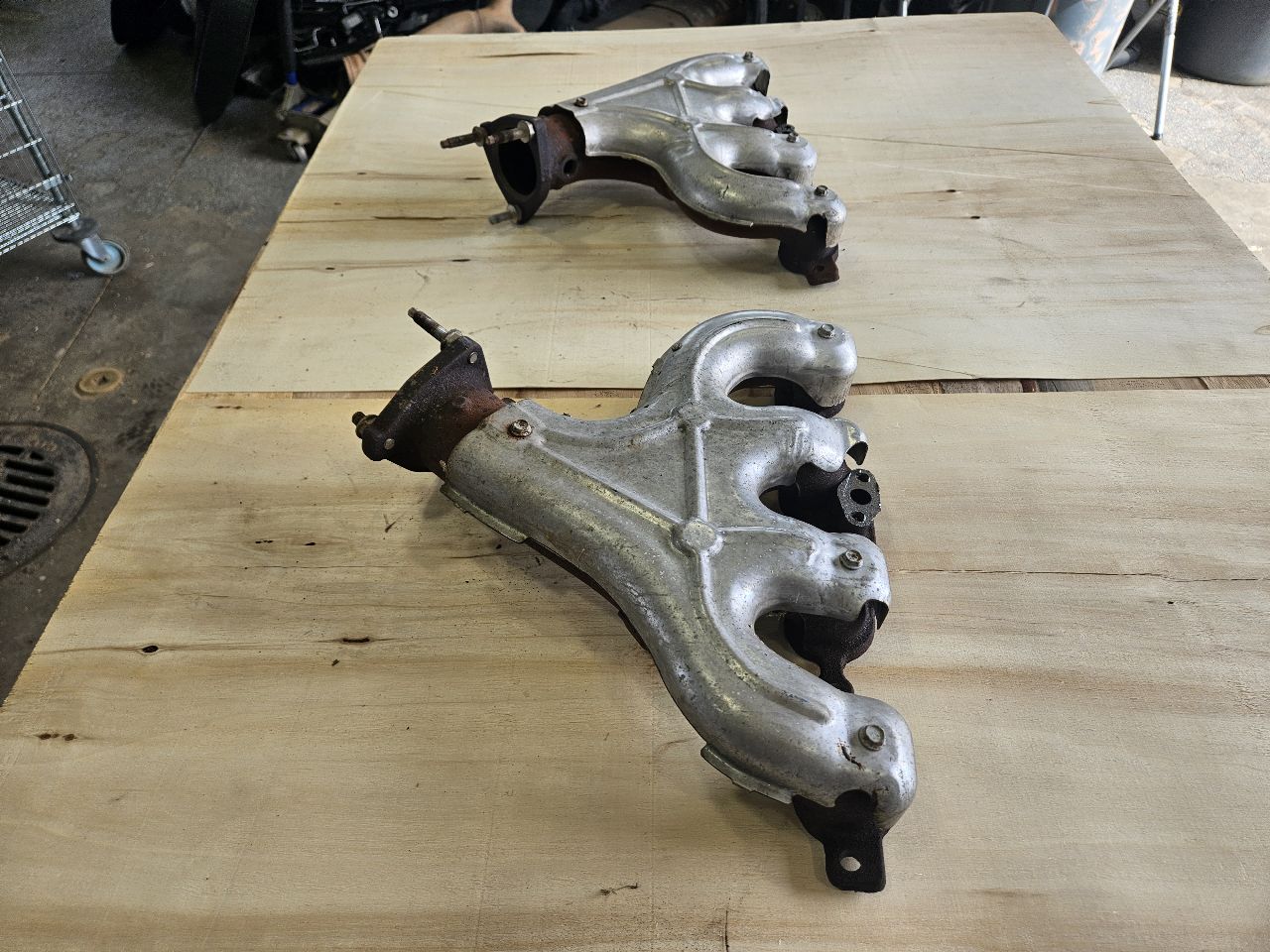 2000 CORVETTE OEM EXHAUST MANIFOLDS PAIR LH RH 30198 - image 3