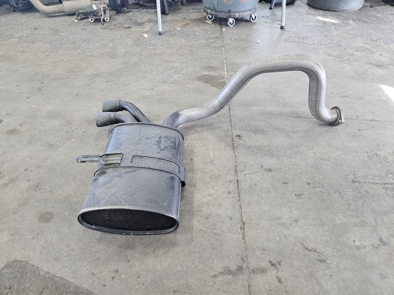 2000 CORVETTE NEW OLD STOCK PASSENGER MUFFLER 30200 - image 1