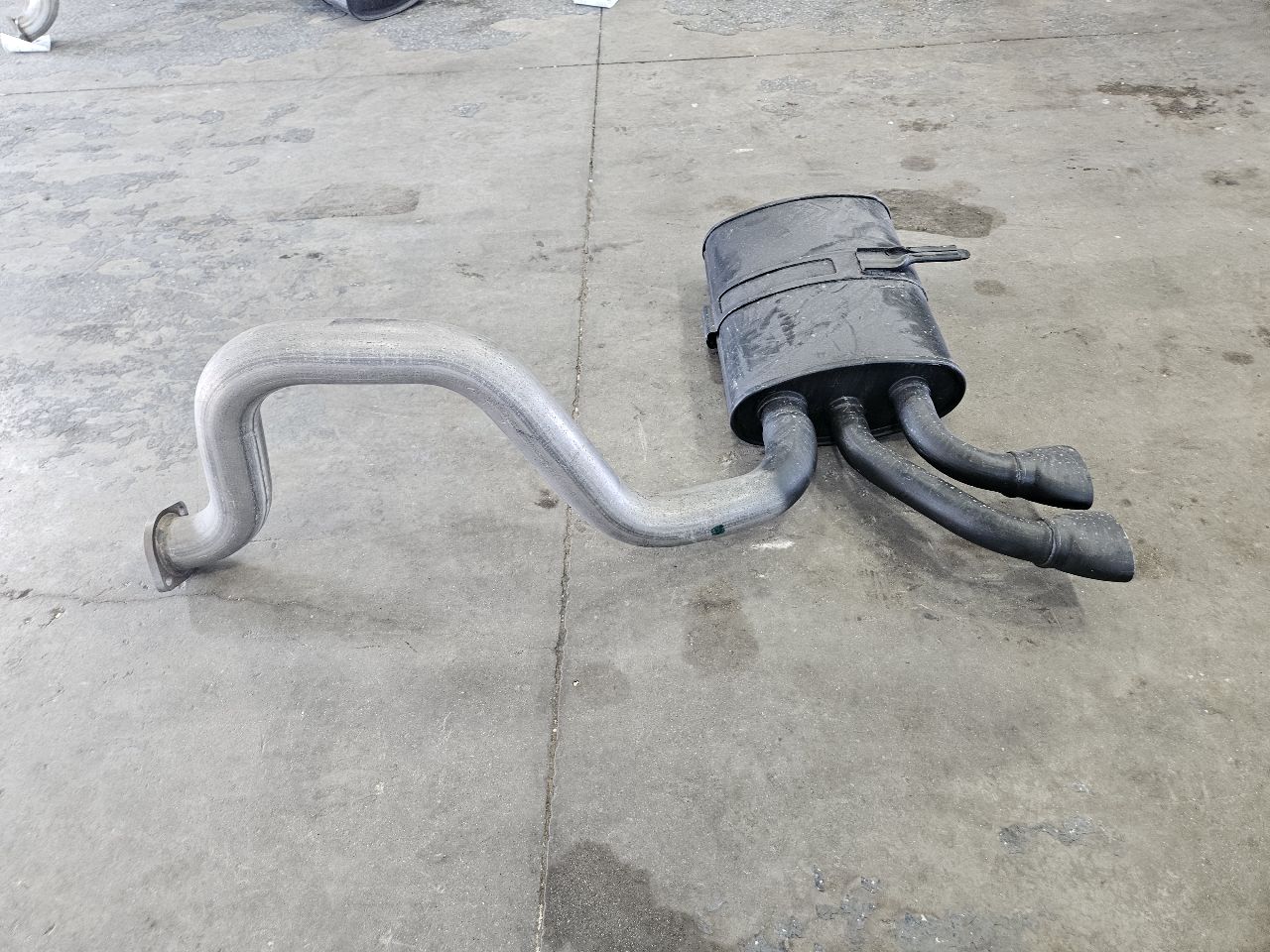 2000 CORVETTE NEW OLD STOCK PASSENGER MUFFLER 30200 - image 4