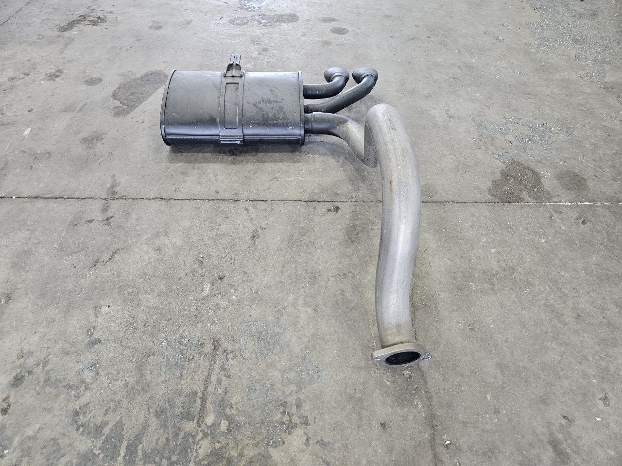 2000 CORVETTE NEW OLD STOCK PASSENGER MUFFLER 30200 - image 5