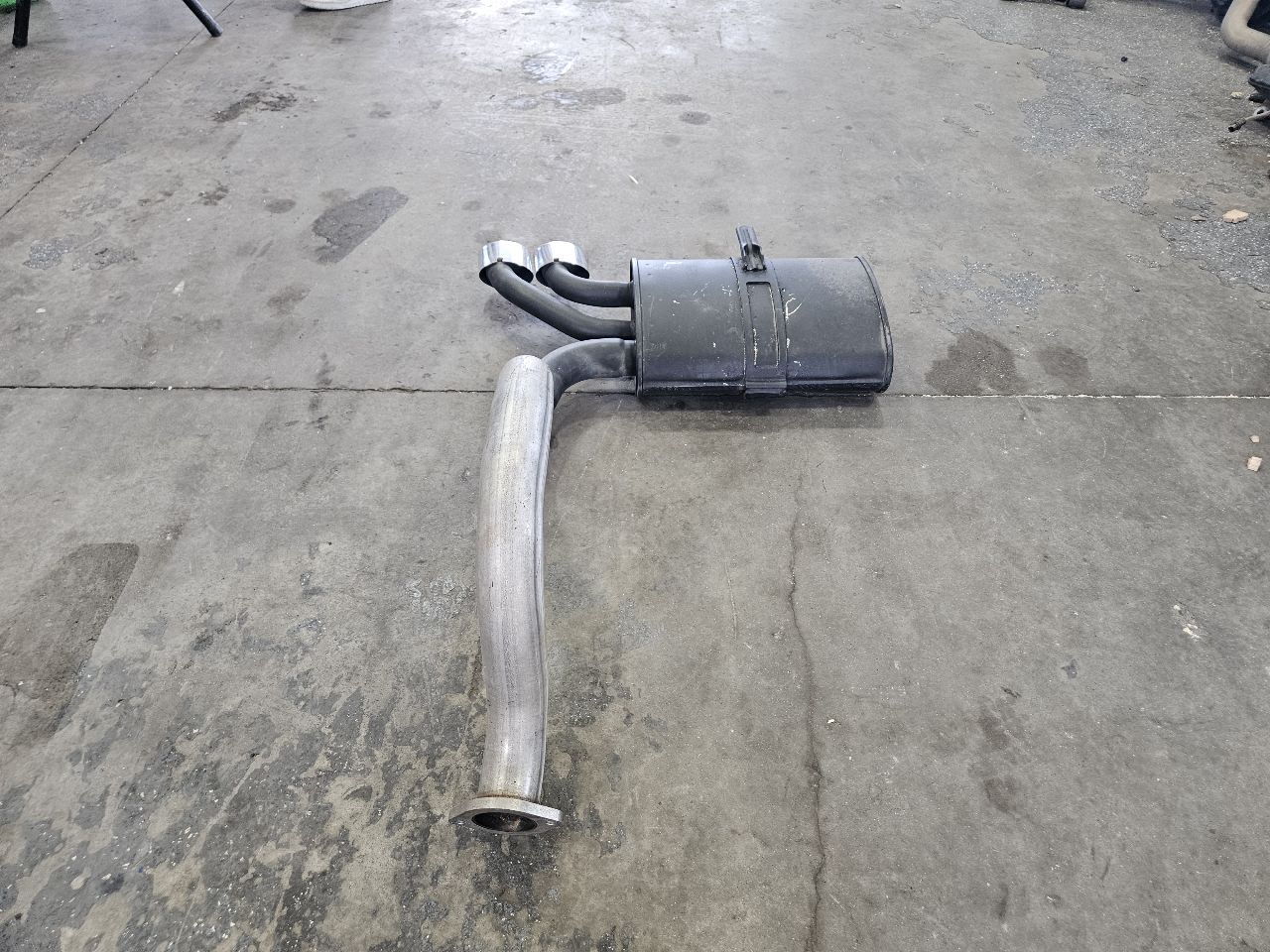 2000 CORVETTE OEM NEW OLD STOCK DRIVER LH MUFFLER 30204 - image 2