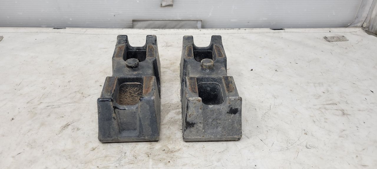 2019 SIERRA150 OEM LEAF SPRING BLOCKS PAIR FROM AT4 30224 - image 1