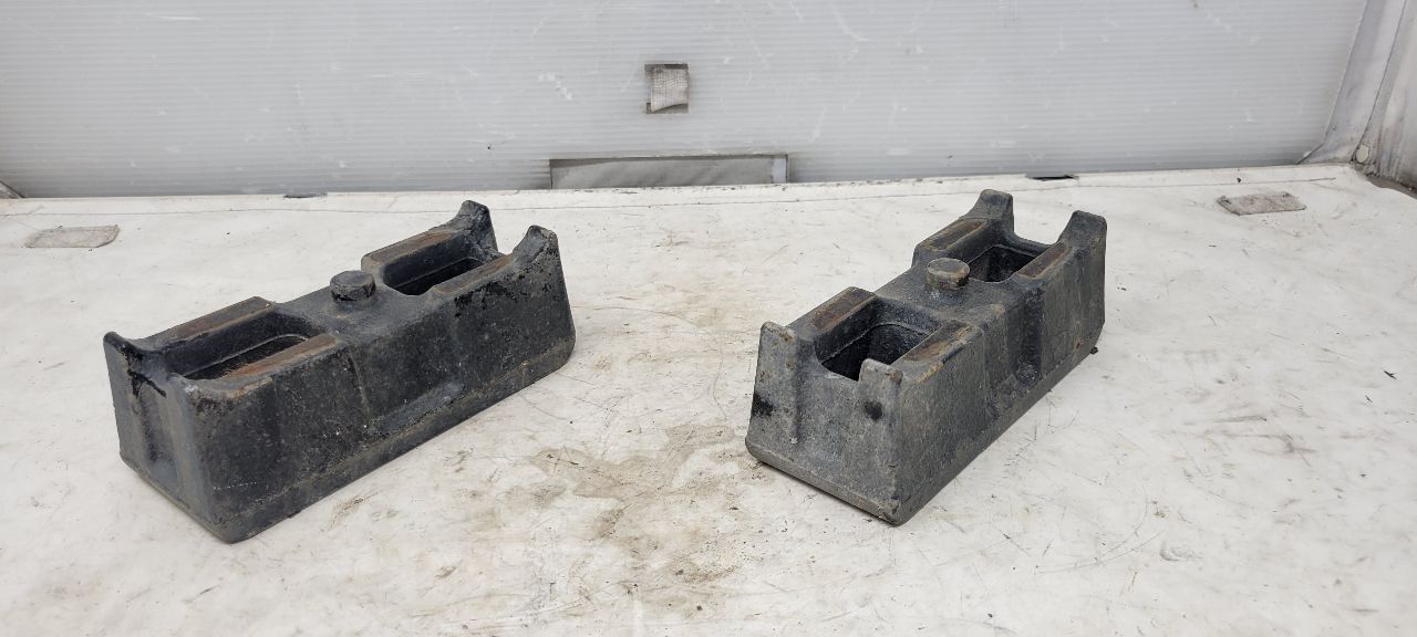 2019 SIERRA150 OEM LEAF SPRING BLOCKS PAIR FROM AT4 30224 - image 2