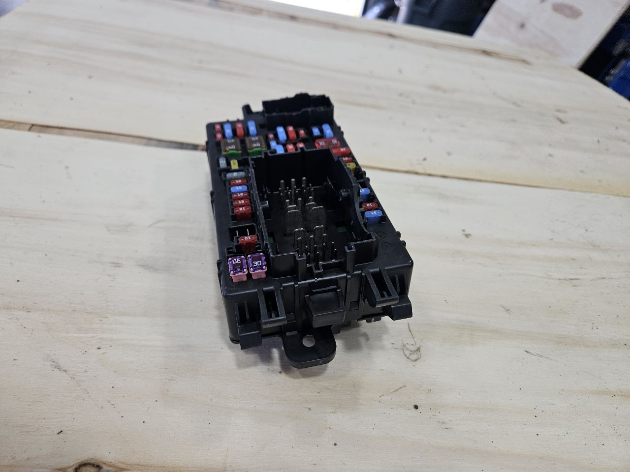 2019 SIERRA150 RH DASH FUSE BOX WIRE JUNCTION 30227 - image 4