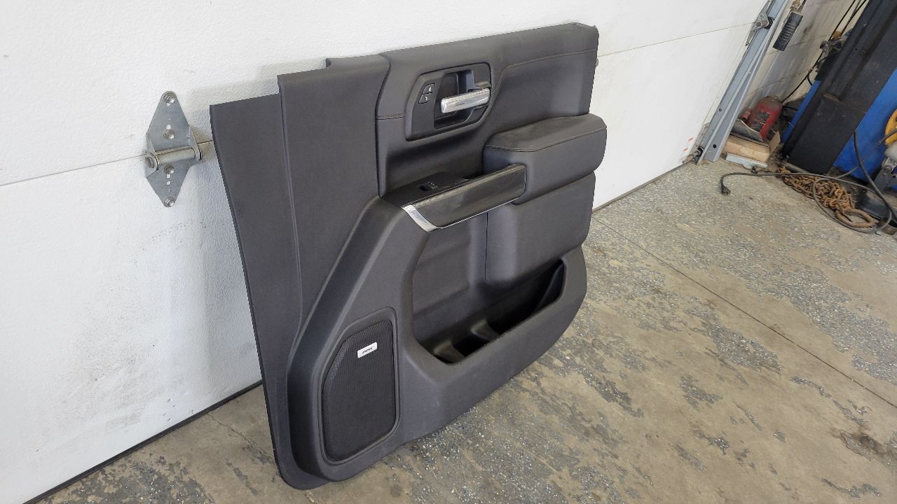 2019 SIERRA150 RH FRONT DOOR TRIM PANEL AT4 30230 - image 4