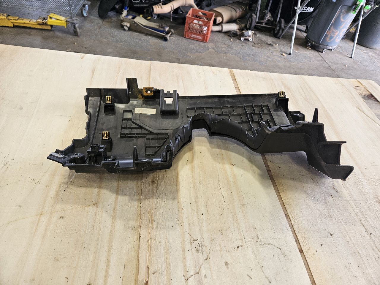 2019 SIERRA150 LH DRIVER DASH KNEE BOLSTER TRIM 30239 - image 3