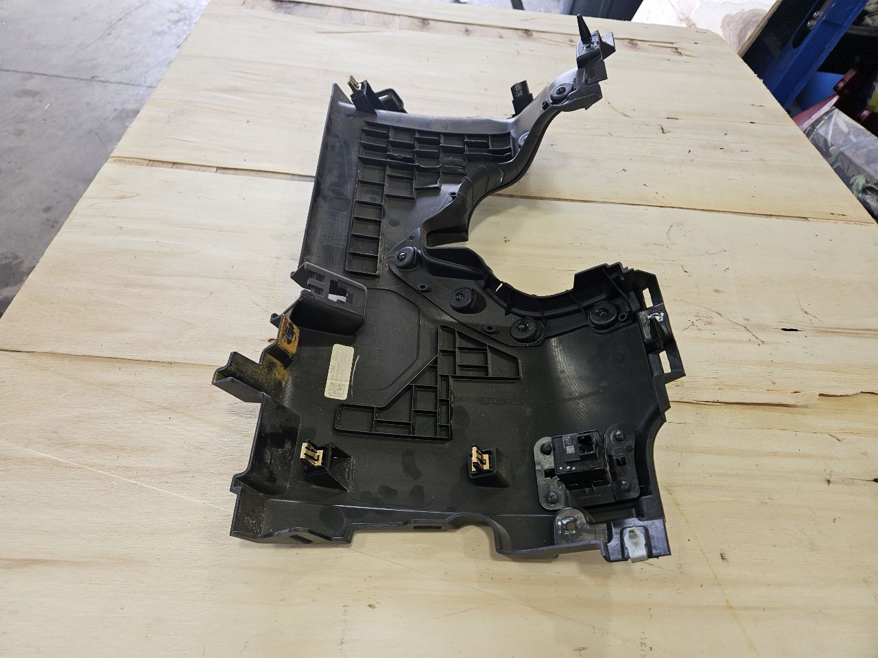 2019 SIERRA150 LH DRIVER DASH KNEE BOLSTER TRIM 30239 - image 4