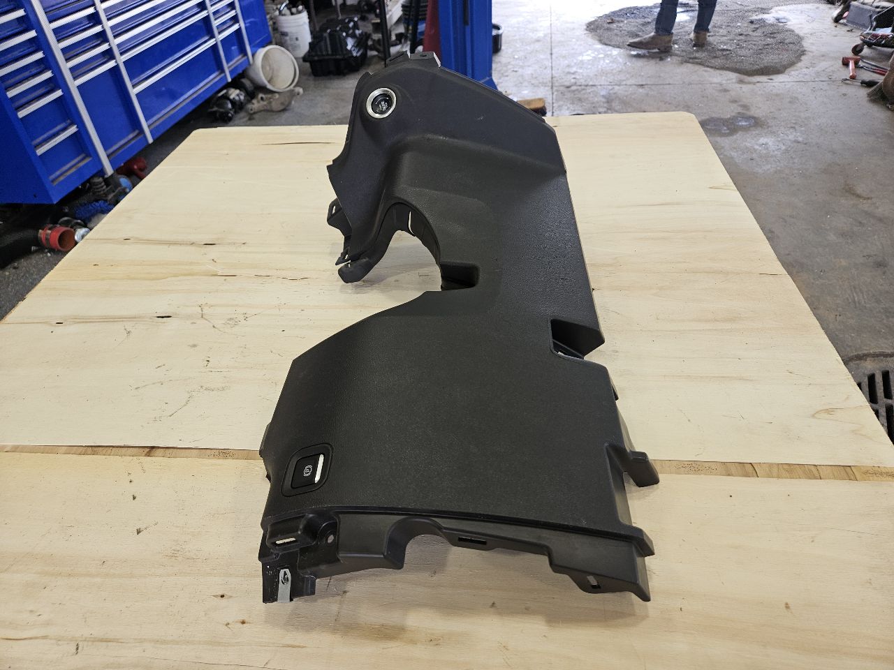 2019 SIERRA150 LH DRIVER DASH KNEE BOLSTER TRIM 30239 - image 5