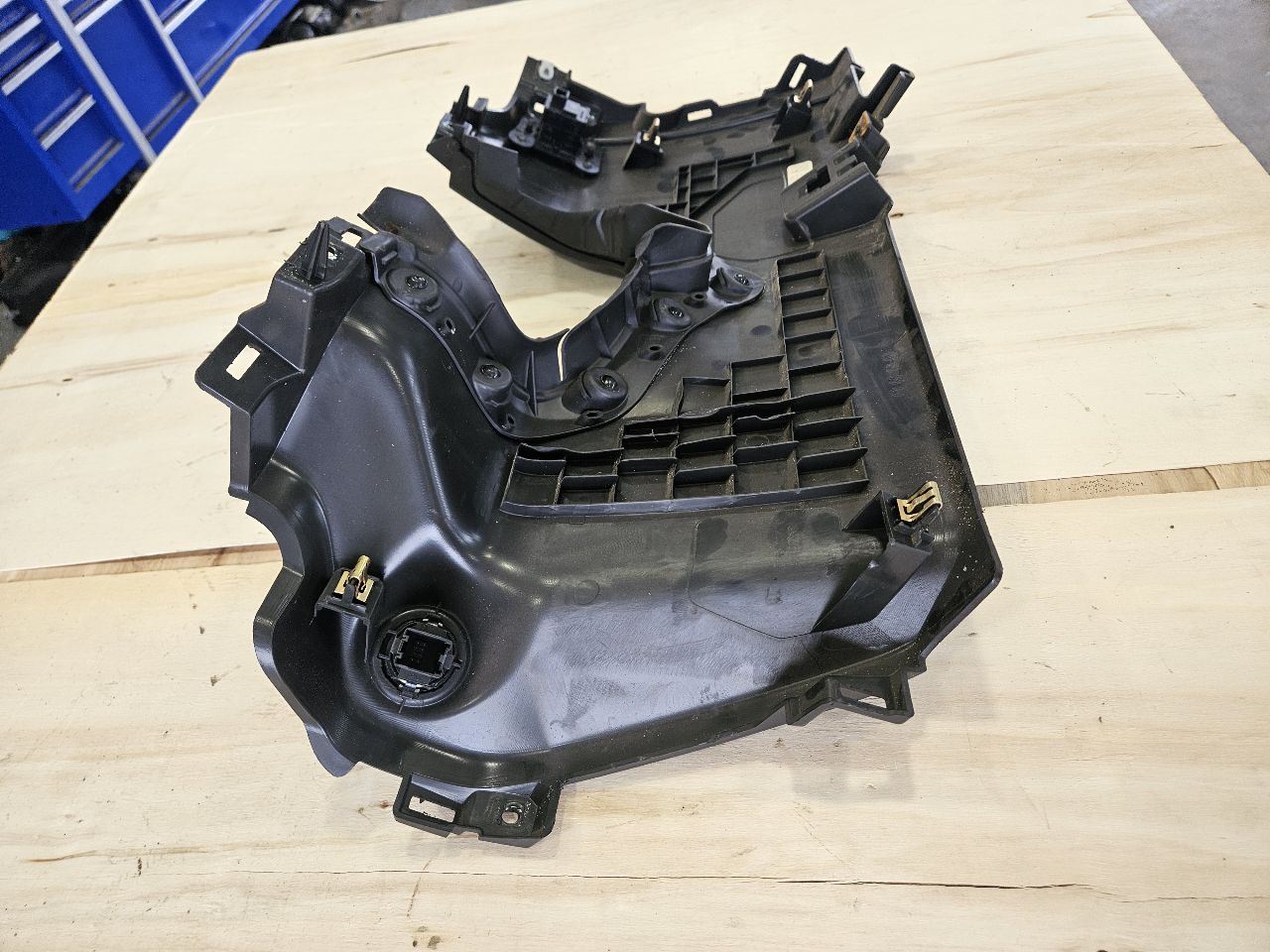 2019 SIERRA150 LH DRIVER DASH KNEE BOLSTER TRIM 30239 - image 8