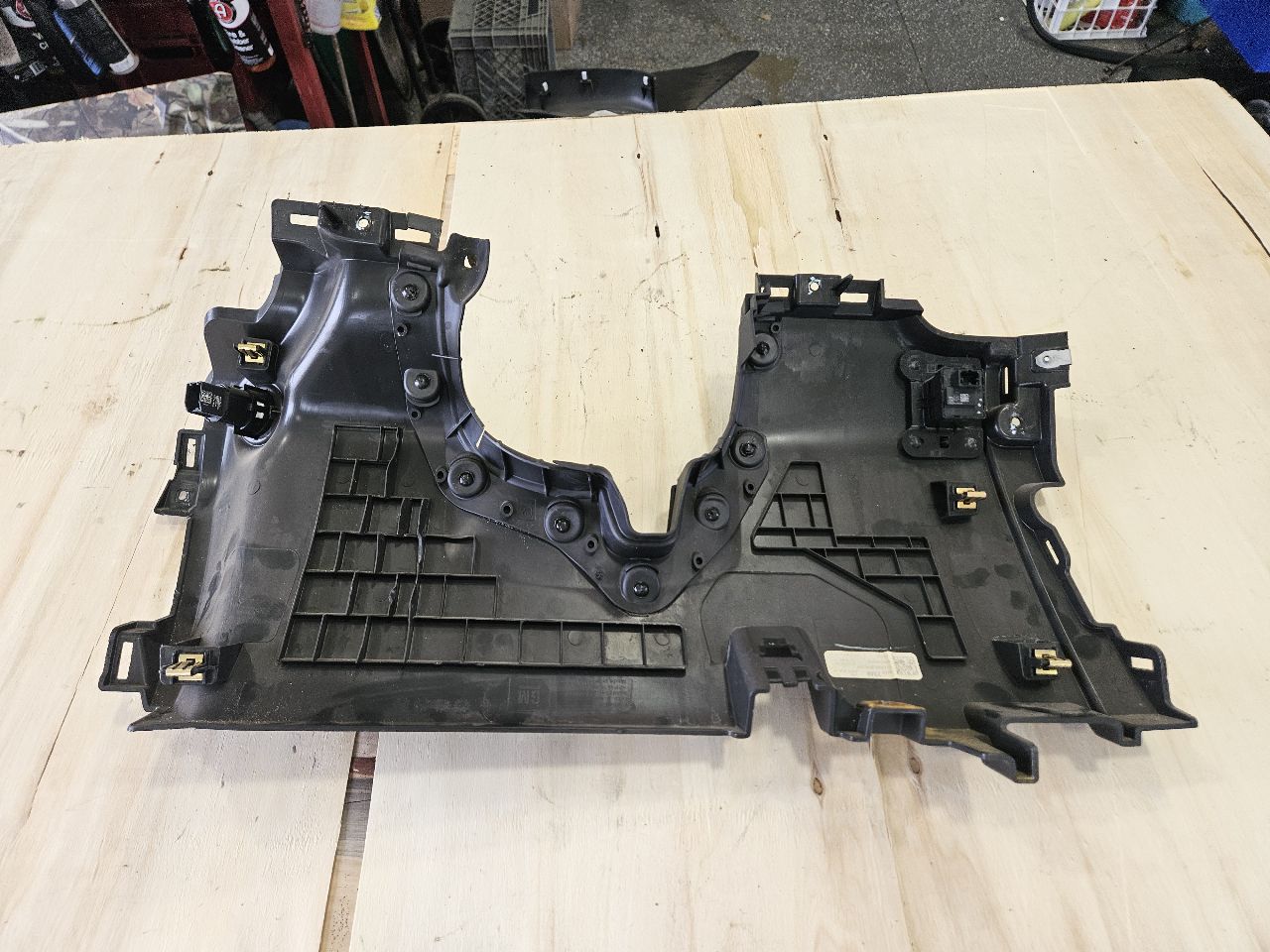 2019 SIERRA150 LH DRIVER DASH KNEE BOLSTER TRIM 30239 - image 9