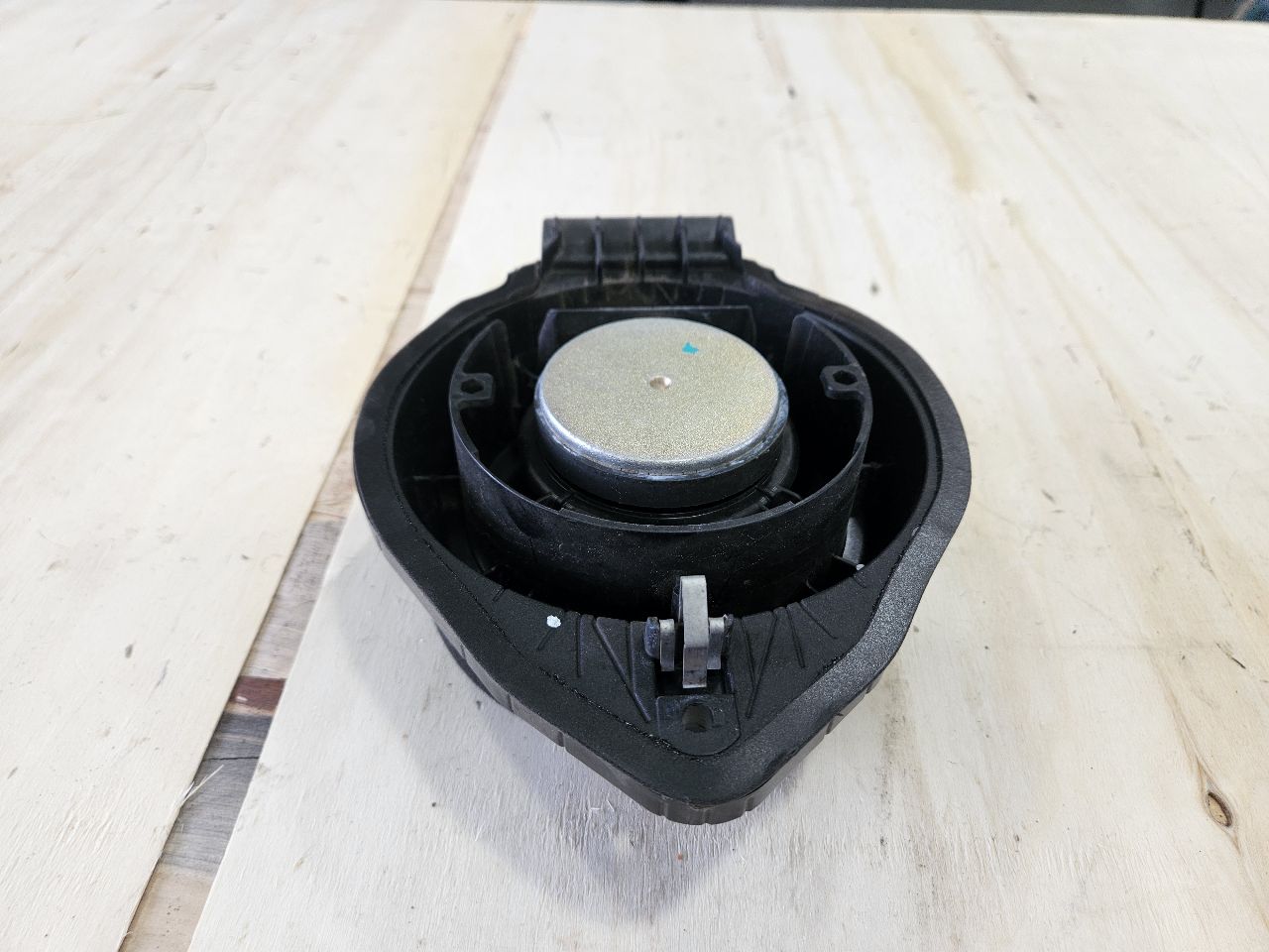 2019 SIERRA150 REAR DOOR BOSE SPEAKER 84584302 30247 - image 1