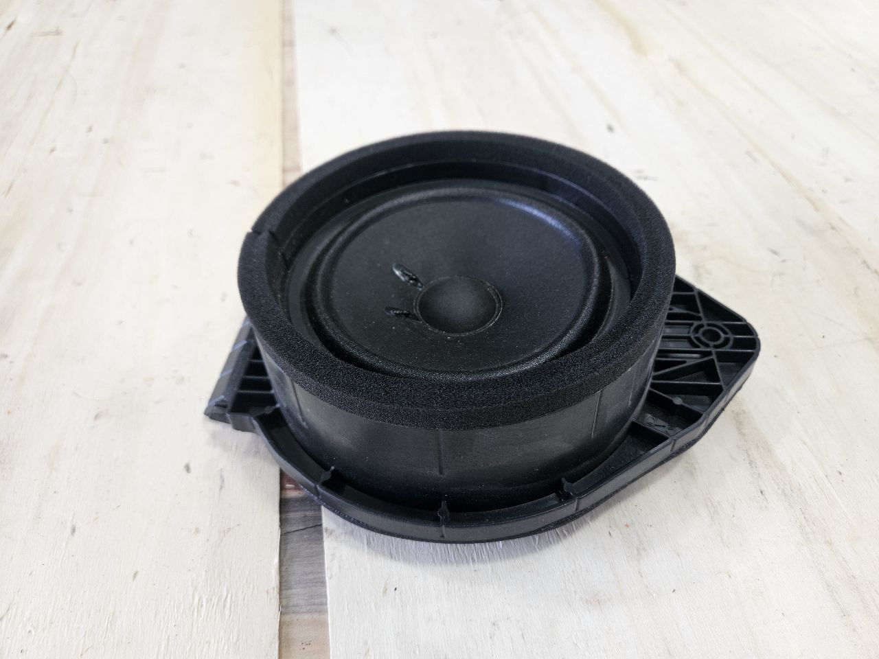 2019 SIERRA150 REAR DOOR BOSE SPEAKER 84584302 30247 - image 4