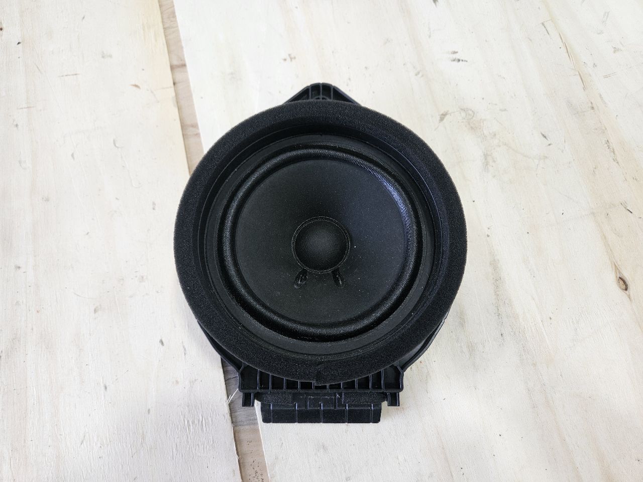 2019 SIERRA150 REAR DOOR BOSE SPEAKER 84584302 30247 - image 8