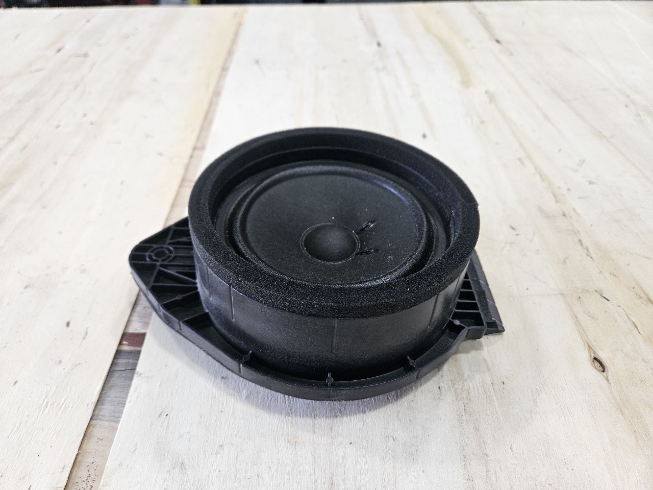 2019 SIERRA150 REAR DOOR BOSE SPEAKER 84584302 30247 - image 10