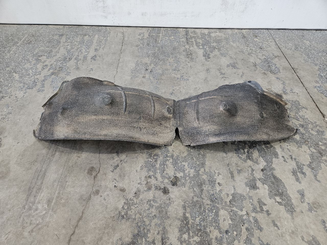 2019 SIERRA150 LH DRIVER BED REAR WHEEL LINER 30285 - image 1