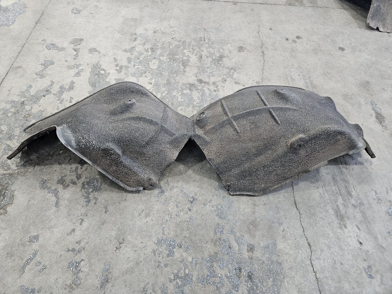 2019 SIERRA150 LH DRIVER BED REAR WHEEL LINER 30285 - image 5