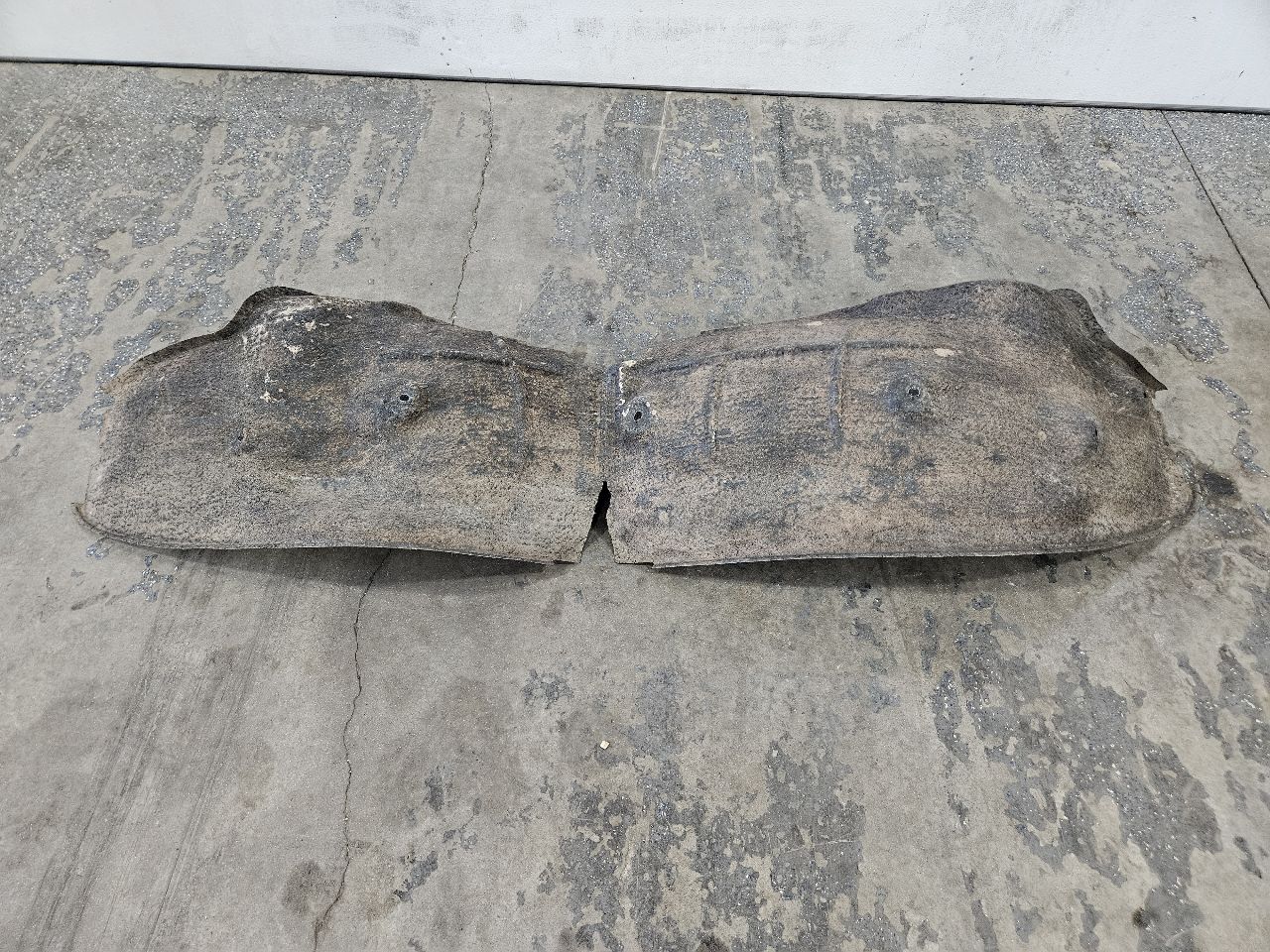2019 SIERRA150 RH PASSENGER REAR WHEEL INNER LINER 30286 - image 1