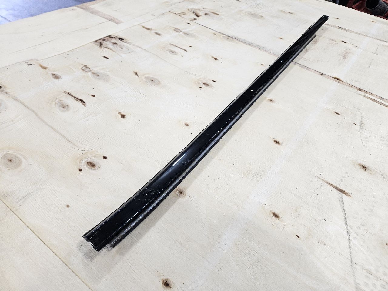 2019 SIERRA150 FRONT LH REVEAL MOLDING GLOSS BLACK 30294 - image 2