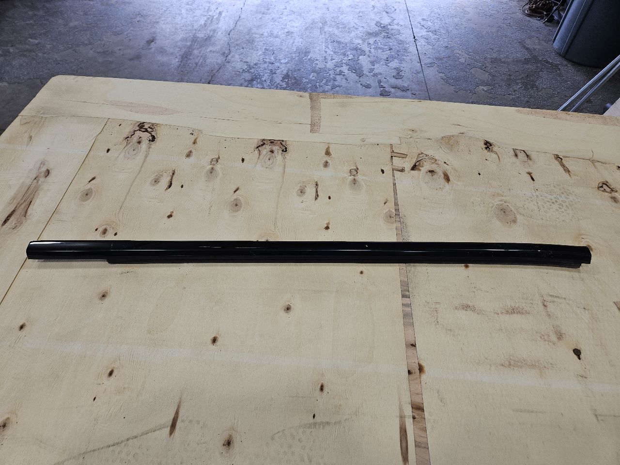 2019 SIERRA150 FRONT LH REVEAL MOLDING GLOSS BLACK 30294 - image 5