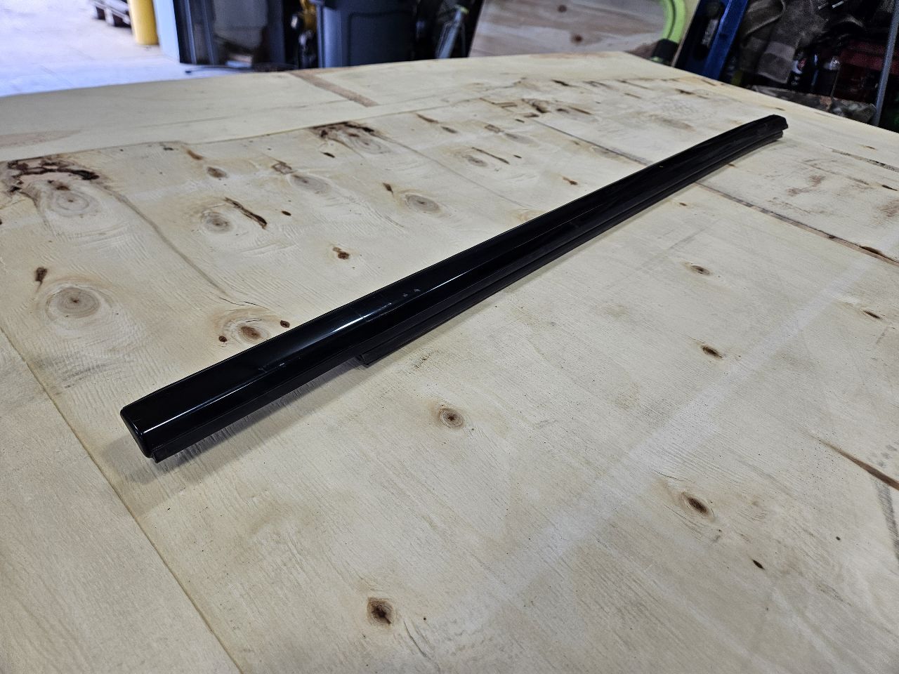 2019 SIERRA150 FRONT LH REVEAL MOLDING GLOSS BLACK 30294 - image 6
